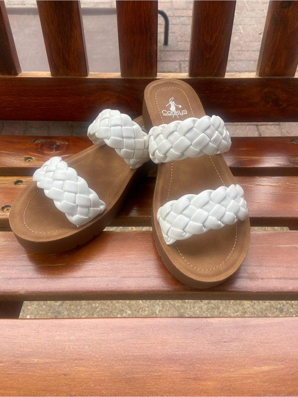 Corkys SIZE 8 White Braided Double-Strap Slide Sandals with Tan Footbed